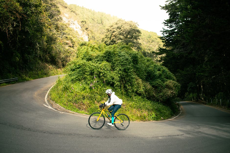 Posición correcta del cuerpo sobre la bicicleta en bajada